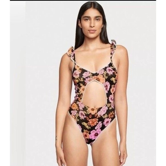 VICTORIA'S SECRET Ruffle One-Piece Swimsuit with Crochet Trim Size Small - Picture 1 of 9
